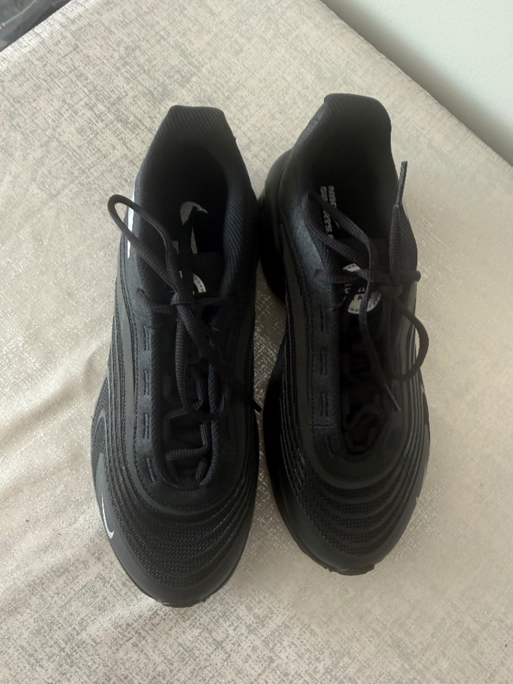 Nike Air Max Sneakers – Black – Size 9)Newwith no tags)